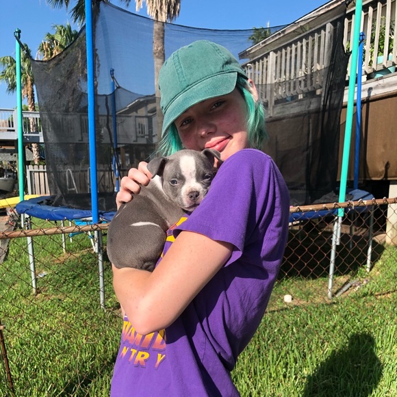 Meet your posher, Erin. - Picture 2 of 4